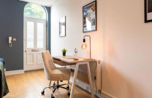 Spacious 3 bed, Parking, Long stays welcome, Relocators, Families, Contractors - Foto 4