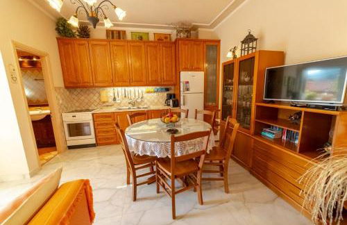 2-BR Apartment by the Sea - Photo 13