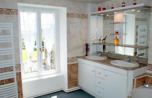 Holiday Home in Plouarzel Near Sandy Cove - Foto 30