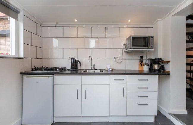 Charming Beach Getaway - Photo 5