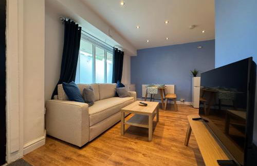 Stretford Apartment - Sleeps 6 - WiFi - Parking - Near Stadium - Foto 9