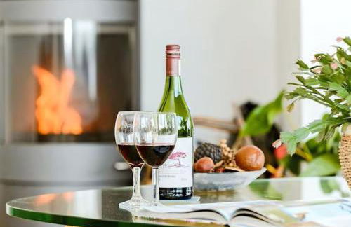 NEW Squirrels Leap Lake Views with Spa Access - Foto 8