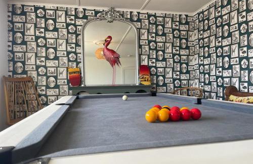 Baywatch Mawgan Porth Spacious Home sleeps 9, Games room, Parking & Garden - Foto 12