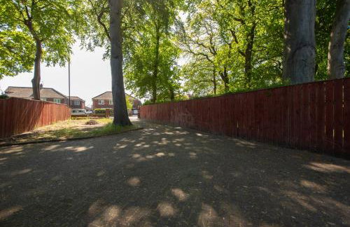 Large House for Groups with Huge Driveway - FREE PARKING - Photo 41