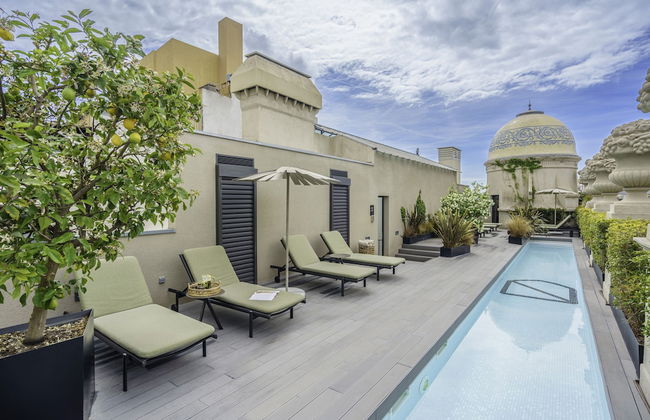 Casagrand Luxury Suites Barcelona - Photo 1