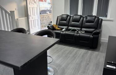 Aurang House, 1 Bedroom, with Kitchen, 55" Flat TV, Private Parking - Foto 3