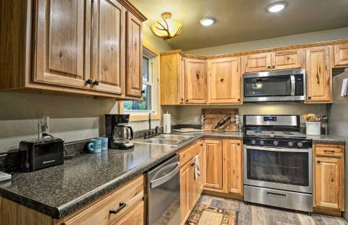 Pet-Friendly Petoskey Area Cabin, Walk to River! - Foto 10