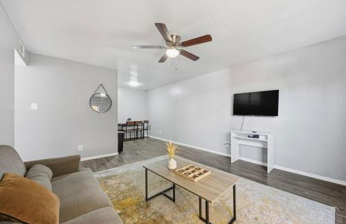 Bright two-bed wupgraded fixtures - Foto 10