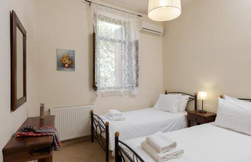 3-Min Drive to Kalyves Beach, Stone Villa in Armenoi next to Cafés & Taverns by the Natural Water Springs - Foto 8