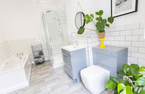 Hebden Bridge Haven - Stylish, Cosy, Canal Side, Pet Friendly - Photo 22