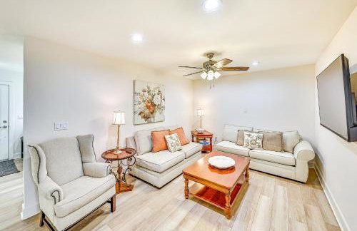 Patio and Workspace Peaceful Riverside Retreat! - Foto 1