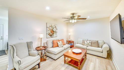 Patio and Workspace Peaceful Riverside Retreat! - Foto 1