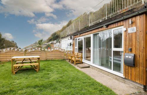 2 Bed Villa Sleeps 4 - Wifi, Garden, Sea Views - Foto 32