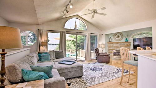 Scenic Smith Mountain Lake Getaway with Deck and Dock! - Foto 3