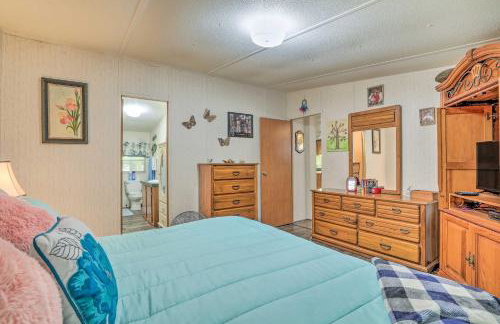 Waterfront Sparta Gem with Fire Pit and Kayak! - Foto 13