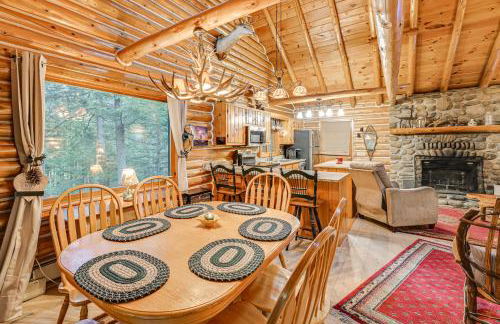 On-Site Pond and Trails Lake Luzerne Cabin - Foto 12