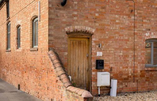 CV37 9HF The Tack Room Shottery · Charming 1Bed in Shottery with secure Parking Pass The Keys - Photo 7
