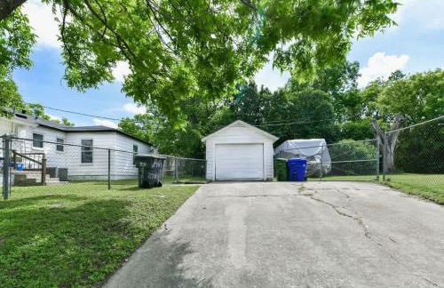 Pecan Hill House - Photo 17