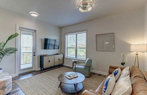 Waterfront Condo for 4 with Resort Pool & Lake View - Foto 14