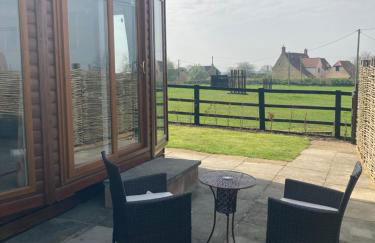 Rew Farm Country and Equestrian Accommodation - Sunset Lodge - Photo 18