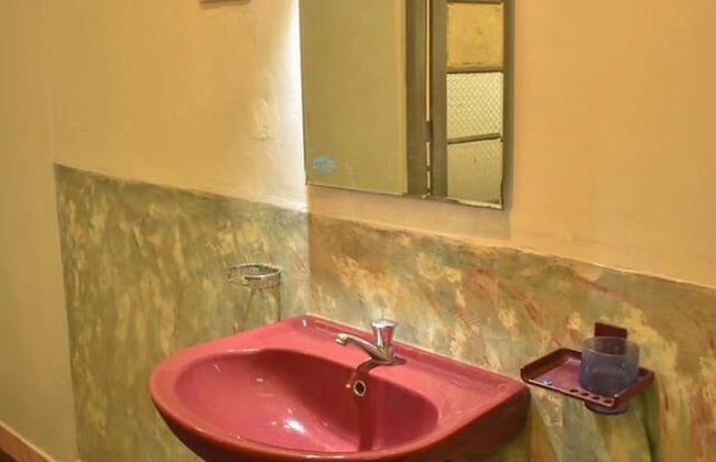 Charming & Historical 3-bed Bungalow in Hikkaduwa - Photo 10