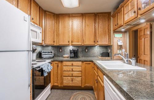 New Listing 2 bedroom and Loft 2 bath Summit E Bldg 12 condo sleeps 8 Steps to Eagle Lodge Chair 15 - Foto 9