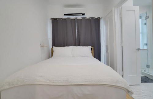 Sojourn's Eastern Market Carriage House Sleeps 2 - Foto 13