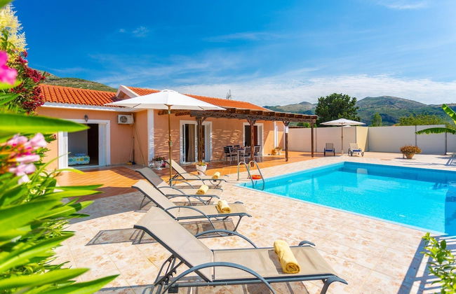 Villa Peach Large Private Pool Walk to Beach Sea Views A C Wifi Car Not Required - 2181 - Foto 1