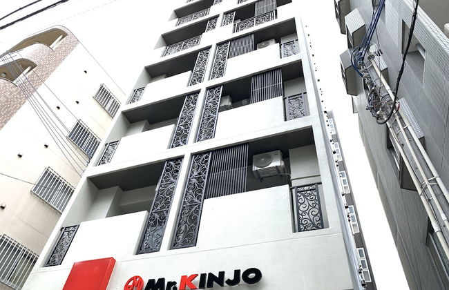 Mr.KINJO Miki24 in front of Makishi Station - Foto 23