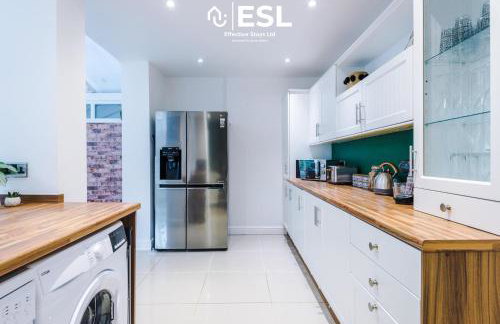 Open Plan - 3 Bedroom House - Garden and Outdoor Seating - Driveway Parking - Short Drive to City Centre - Foto 9