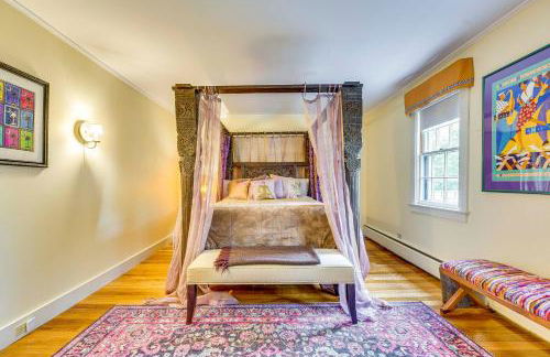 Ambient Manchester Village Abode with Deck and Pond! - Foto 12