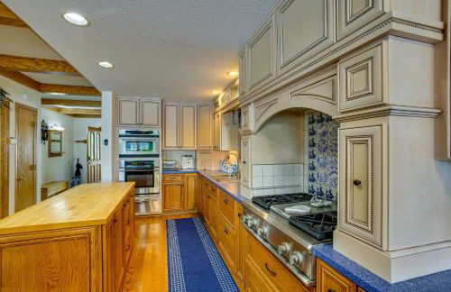 Sauna and Fireplaces! Lakefront Cadillac Retreat - Foto 7