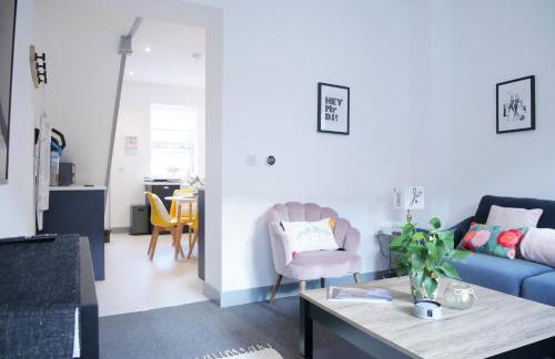 2 bed luxury duplex apartment in heart of Holt - Photo 4