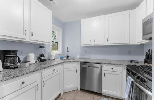 Willow Haven 2BR Cozy Retreat, Close to Hartford - Foto 12