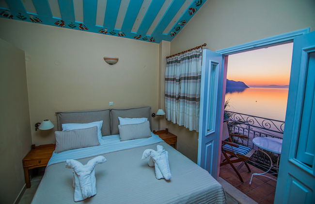 Niriides Hotel & Apartments - Photo 7