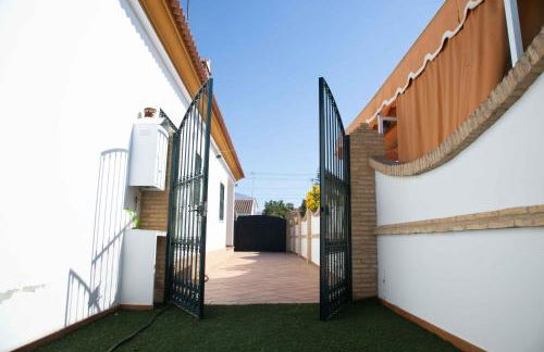 Chalet adosado con piscina privada en Mazagón - Foto 25