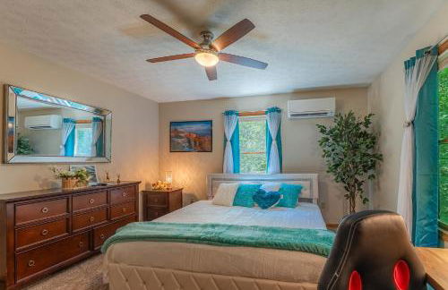 Leaf Peeper's - HUGE deck, pizza oven, Pac-man! - Photo 40