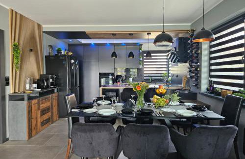 Villa Joy with Pool,Jacuzzi,E Auto Station - Foto 17