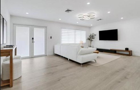 Renovated Modern Home with Big Pool & Ocean Access - Foto 17