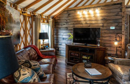 Otter Creek Luxury Yurt - Creekside Glamping with Private Hot Tub - Foto 3