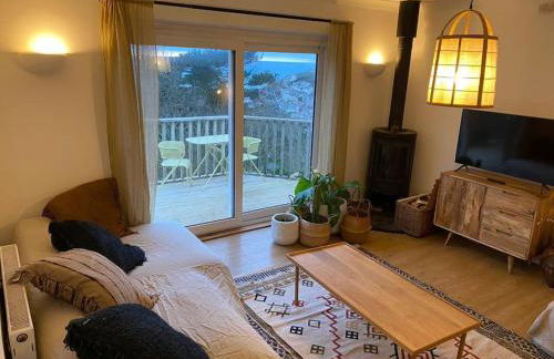 Cliffside 3 Bedroom House with Sea Views - Photo 9