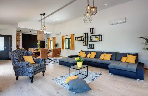 Villa Radola Residence only 3 km from beach for 6 people with private pool & large garden - Photo 3