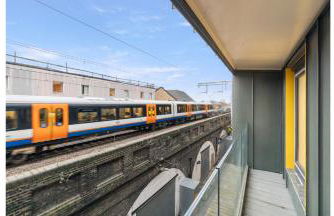 A Splash of Color: Spacious & Funky 3-BR Flat - Foto 44