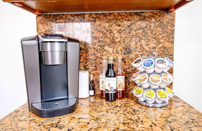 Good Vibes Oasis- Cozy Townhome With Parking - Photo 13