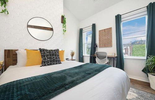 HostWise Stays - The Larryville - Amazing Bathroom, Perfect Location, Custom Build - Foto 1