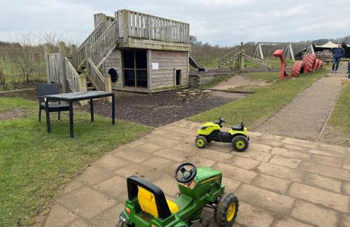 Hazel Hobbit Pod at Cowbridge Cabins - Photo 17