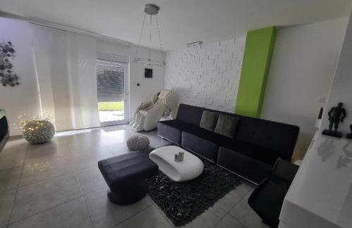 Apartment PLAZA -Wallbox 11kW- Private SPA- Jacuzzi, Infrared Sauna, Luxury massage chair, Parking, Entry with PIN 0 - 24h, FREE CANCELLATION 24 hours before Check In,Premium pillows and mattress - Photo 4