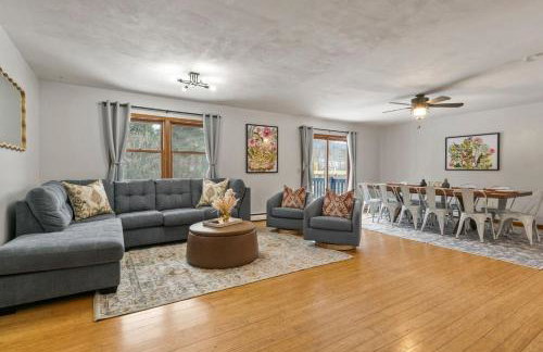 Dual Home Retreat! Walk Between Both! Sleeps 28 - Foto 1