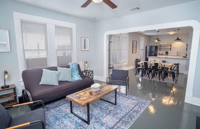 Wonderful 3 BR 2 BA Near Downtown - Photo 10