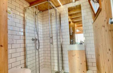 Lushna 12 Lux at Lee Wick Farm Cottages & Glamping - Foto 11